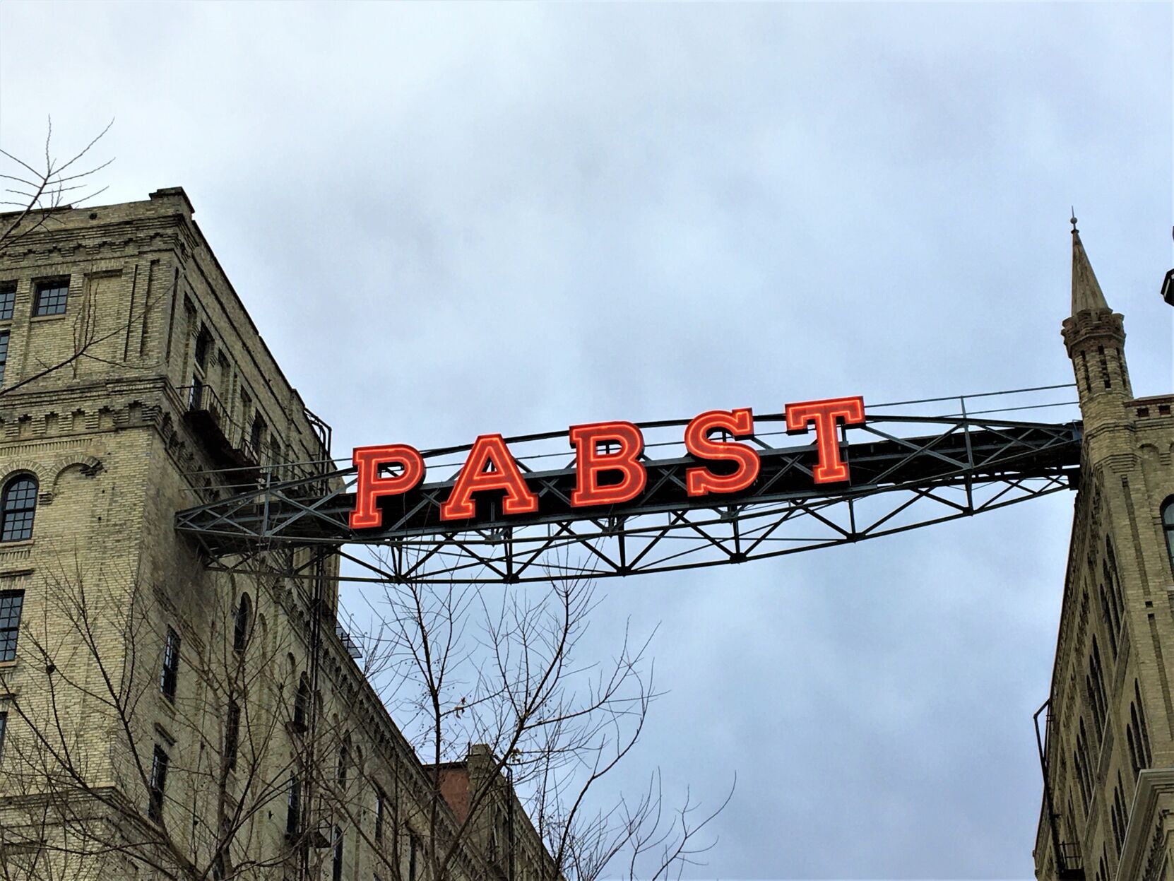 Pabst neon bridge sign, North 10th Street and West Juneau Avenue, Milwaukee